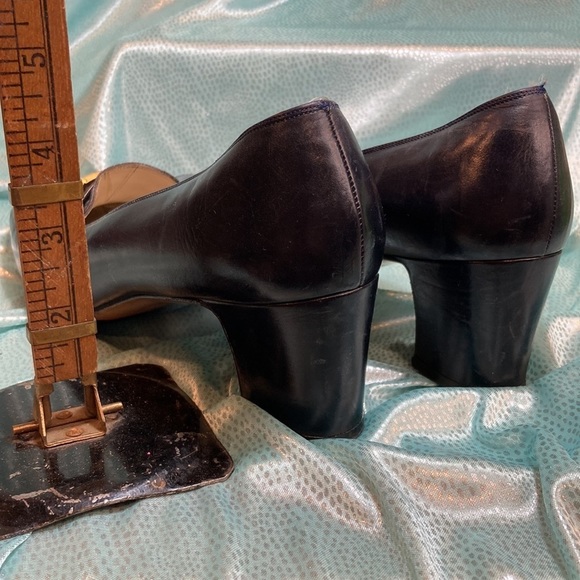 Dark navy Ferragamo stacked heel penny loafer. 9.5AA. Made in Italy. 5 - Picture 5 of 7